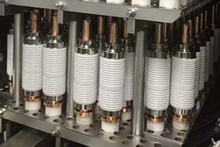 真空開關(guān)管產(chǎn)生操作過電壓的原因是什么？