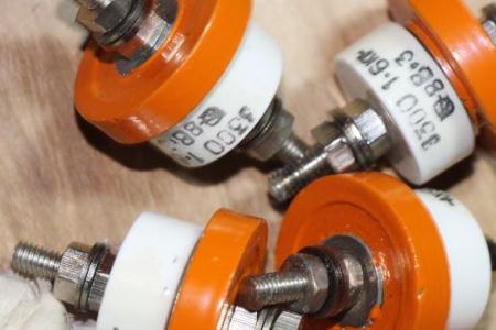 真空開關(guān)管的氣密絕緣系統(tǒng)、屏蔽系統(tǒng)以及導(dǎo)電系統(tǒng)